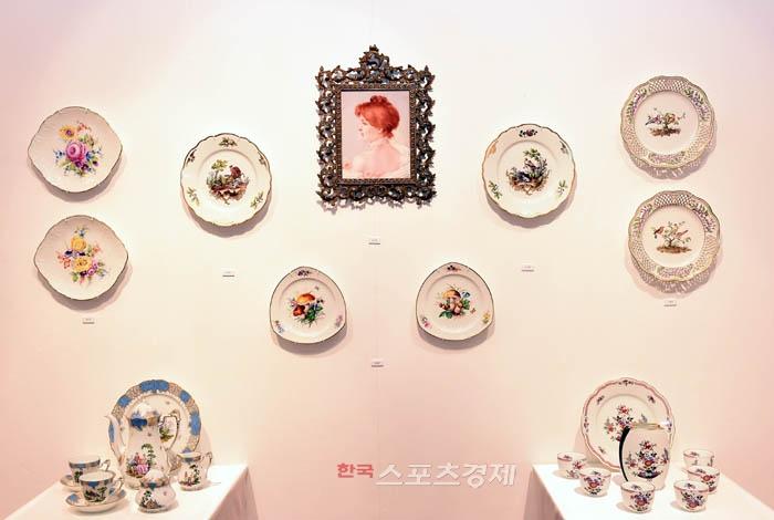 블루밍로렌-포슬린페인팅 스튜디오 회원전 경인미술관서 오픈