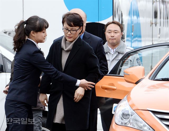 윤전추 “청와대 관저에서 최순실 본 적 있다”