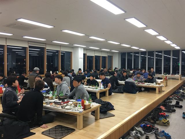 포항수협 송도활어회센터 문전성시