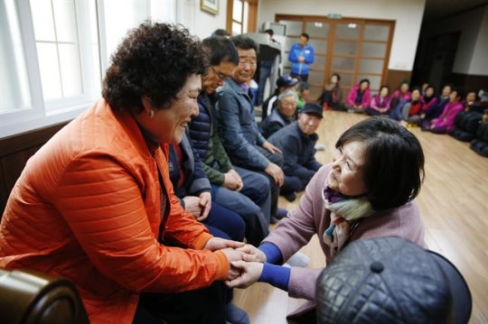 [김정숙여사인터뷰] “남편 문재인 후보가 못 만나는 사람들과 소통, 그게 내 일이죠” | 인스티즈