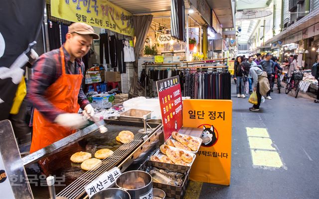 떴다 ‘청년음식’... 뜬다 전통시장