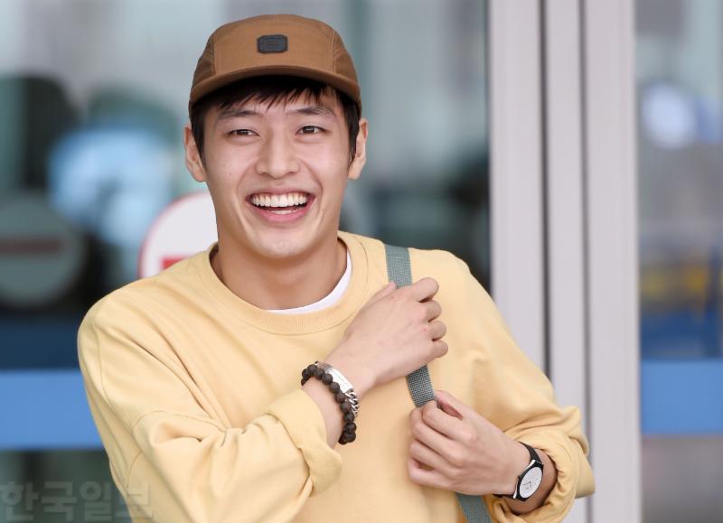 [포토]강하늘 미소로 출국