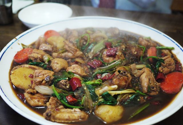 ‘월영야행’ 달빛 거닐고…안동찜닭에 소주 한잔