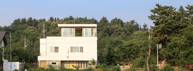 [집 공간 사람] 담장 없는 해변 앞 건축연구소