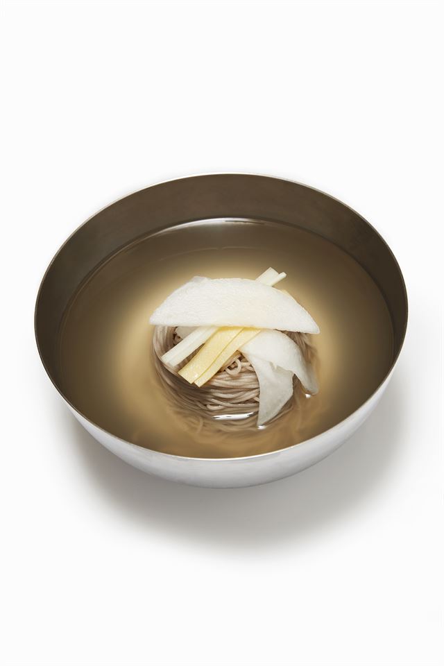 [푸드 스토리] 여름엔 역시 메밀, 까칠한데 부드러운 마성의 면발