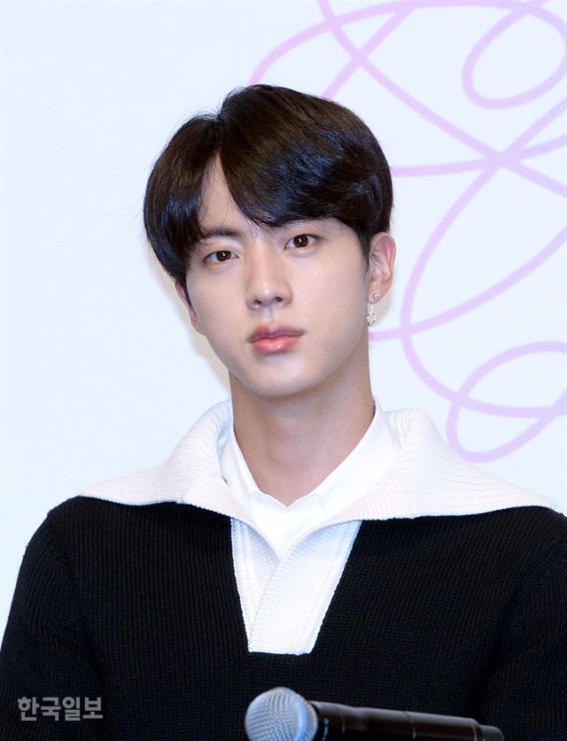 [스타 in 포토] 방탄소년단 진 초롱초롱한 눈빛