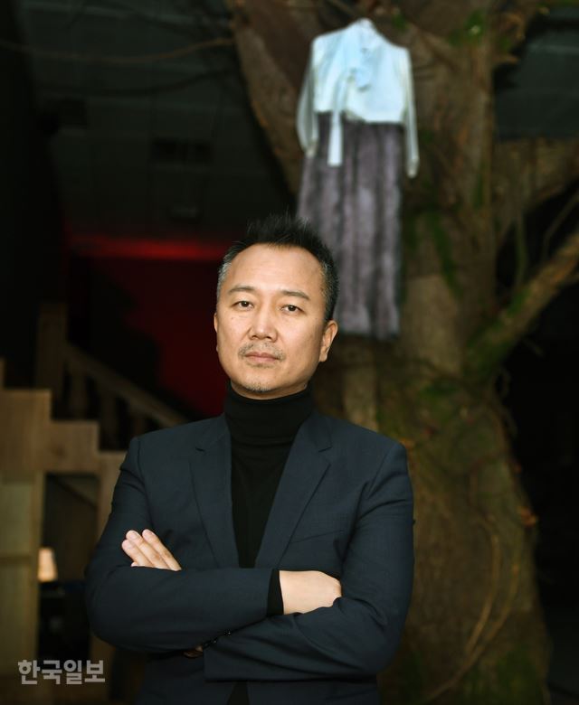 임흥순 나는 역사 희생자들을 위한 장의사