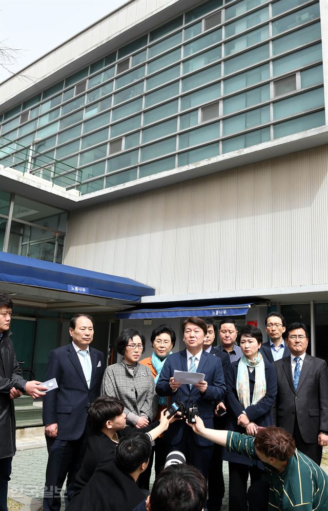 댓글 공작 느릅나무 출판사