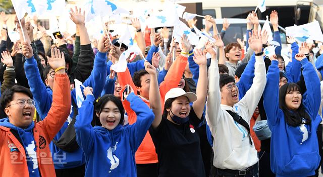 통일되면 인생 바뀔 것vs 혼란 커질 것