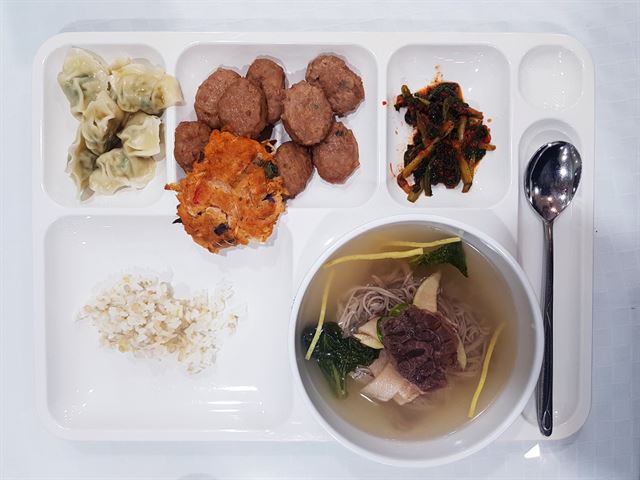 청와대 구내식당 문전성시 만든 ‘평양냉면’