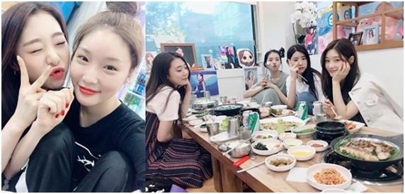 프로듀스101 출신 청하X나영X채연X연정X희현… 깜짝 칼국수 회동