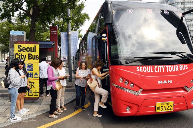 [도시 재발견 시티투어버스①서울] 맛집투어ㆍ쇼핑투어ㆍ야경투어… 이런 버스 데이트 해봤니?