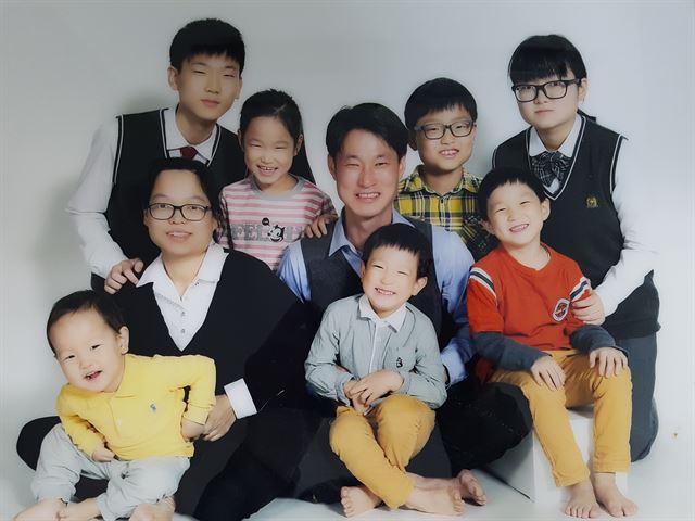 “8남매 키우는 것보다 사회적 시선이 더 힘들어요”