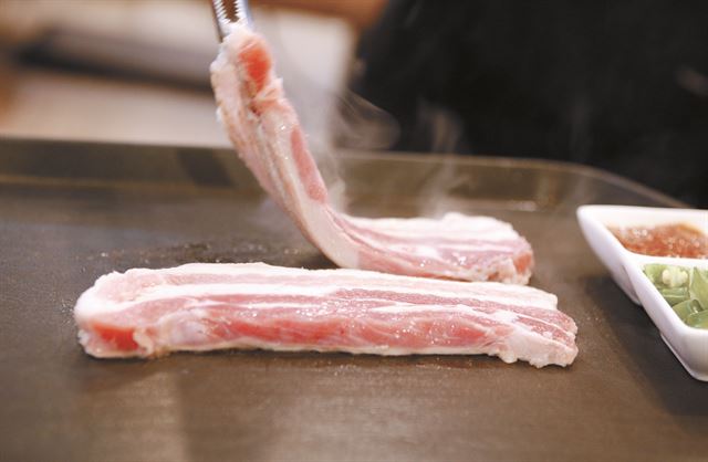 제주서 맥 못추는 육지산 돼지고기