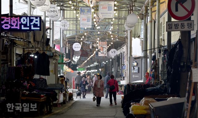아마존 호미ㆍ할매 묵공장…역 떠난 역전에 모처럼 웃음꽃
