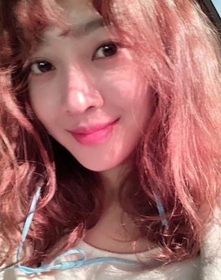 조보아, 포토샵 필요 없는 자체발광 인형미모 ‘과즙미 팡팡’