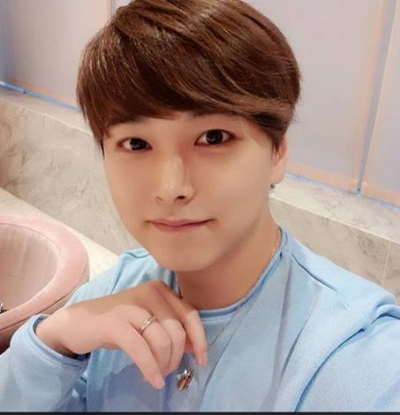 슈퍼주니어 성민, 최근 이렇게 달라졌어? “누가 내 손 좀 고쳐주세요”