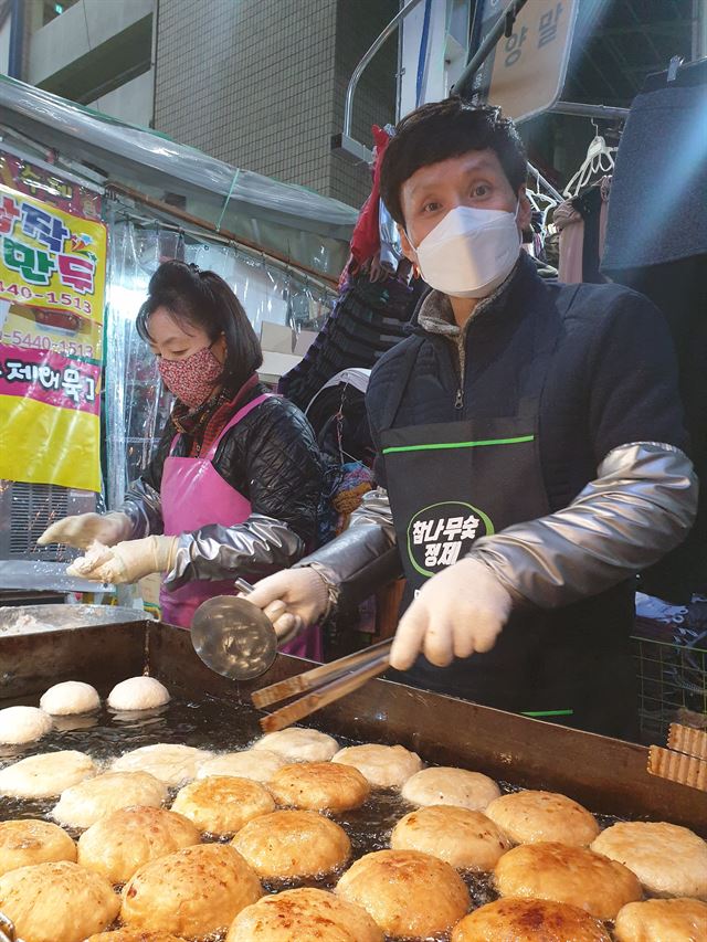 겨울엔 호떡이 최고…대구 서문시장 호떡집 문전성시
