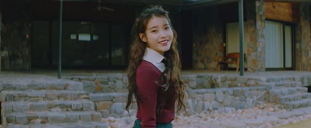 ‘역시 아이유’…신곡 ‘에잇’ 국내 차트 휩쓸고 59개국 아이튠즈 1위