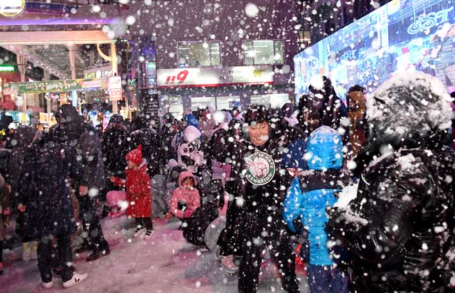[걷고 싶은 길, 가고 싶은 거리]양복점거리ㆍ시민극장ㆍ음악살롱… ‘7080 산업 수도’로 떠나는 시간여행