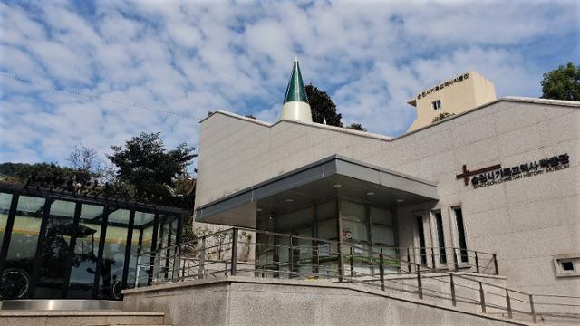 [걷고 싶은 길, 가고 싶은 거리] 폐가에서 핀 창작예술촌, 까까머리 추억의 청수골 골목길...