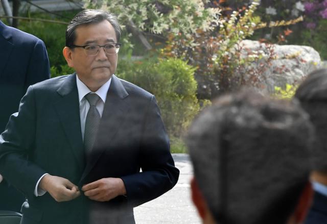 ‘김학의 불법출금’ 이규원 검사의 돌발 주장... “봉욱 대검 차장 지시 따른 것”