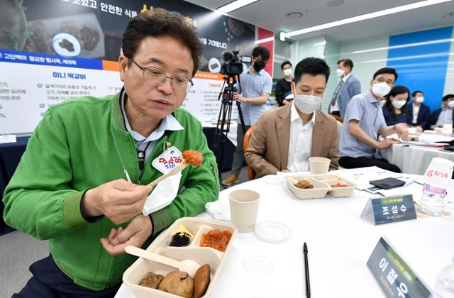 곤충이 떡갈비·마들렌·마카다미아쿠키로 변신? 맛은...