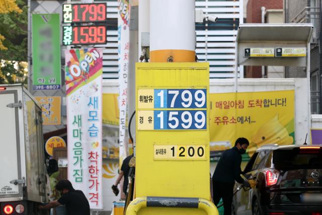 유류세 20% 인하 효과 누리려면 2주 뒤 직영주유소 가세요