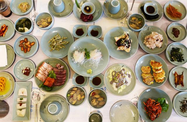 [이런 여행] 한정식·돼지불고기·회춘탕…산해진미 강진의 맛