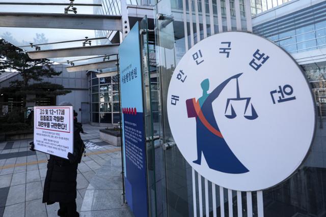 법원, 서울 상점·마트·백화점 방역패스 효력 정지...식당은 제외