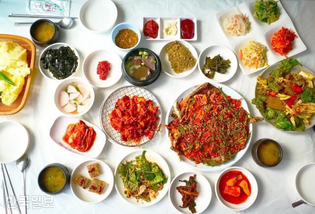 [이런 여행] 보리쌈밥, 닭코스요리… 일상의 손맛 스며든 푸짐한 상차림