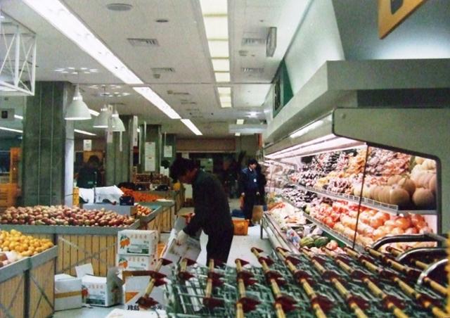 [대형마트30년③]편의점에도 밀려...의무휴업일 규제 완화·공간 뒤집기로 생존 안간힘