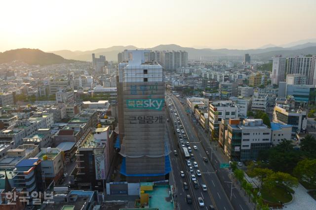 불운의 유령빌딩 팔레스오피스텔, 35년 만에 진짜 새 주인 찾나