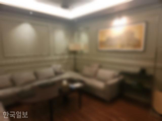 [현장] 이선균 마약 의혹 강남 일프로... 폐쇄된 룸에서 뭘 하는지 몰라