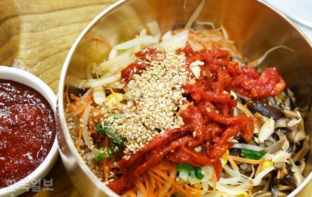 [이런 여행] 물짜장·선지온반·약용비빔밥… 전주의 맛은 진화 중
