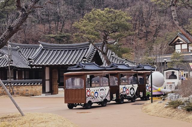 1700억 들였는데 연 입장수입 2억… 세금 먹는 테마파크