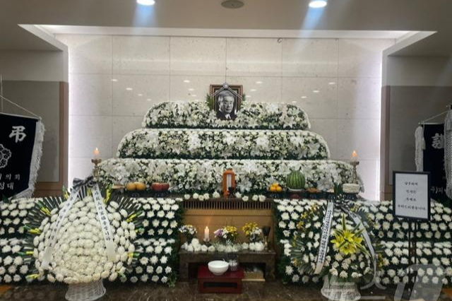 오세훈 시장, 전국구 주먹 신상사 빈소에 조기 보냈다 철거