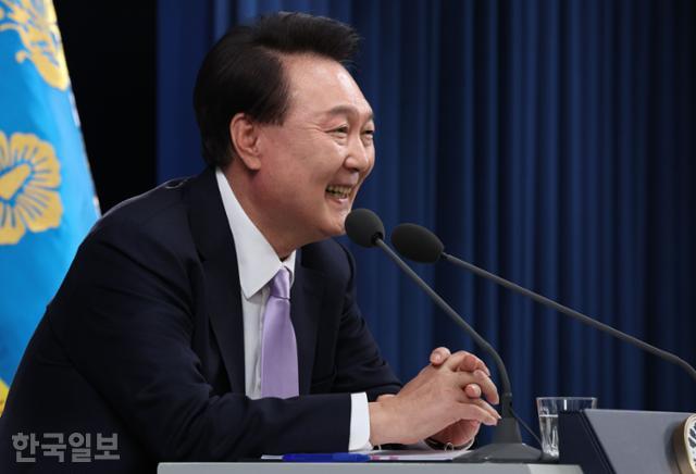 작심한 尹, 125분 프리스타일 기자회견... 너무 솔직히 드러난 민심 괴리