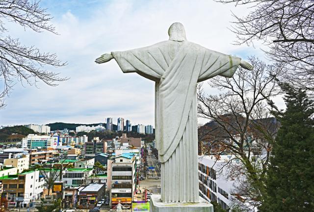 [느린 풍경] 폭포가 흐르고 시간이 쌓이고... 해발 500m 산 중턱 지하 궁전