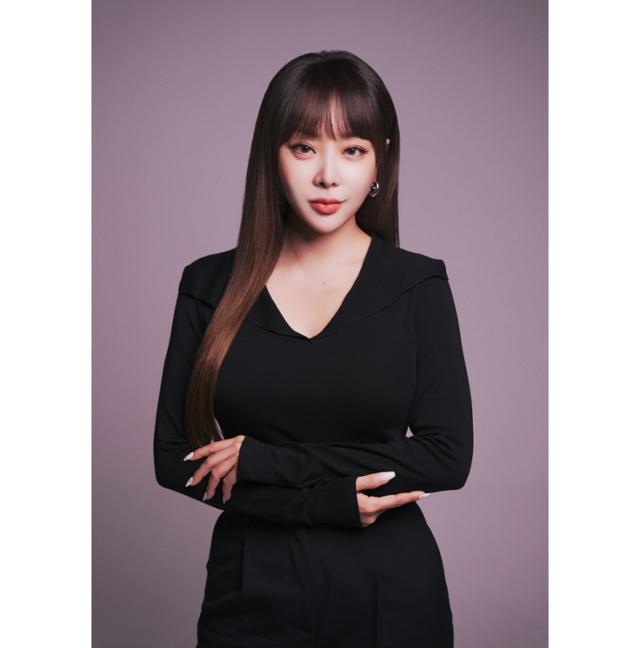 [단독] 나르샤 올해 목표는 바쁘게 살기... 남편은 우산 같은 존재