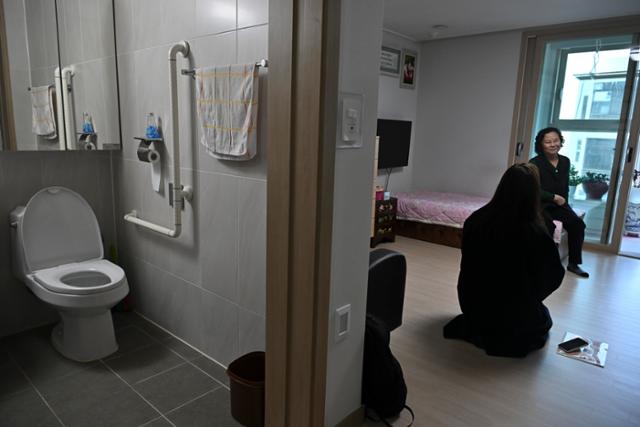 밥 주고, 놀아주고, 돌봐주고...민간·공공 실버타운 가봤더니 [효자가 된 집]