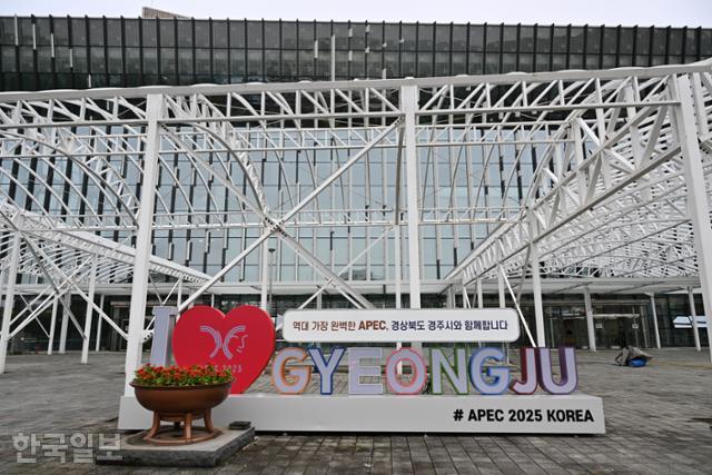 15년 만에 '빅샷'으로 한국 찾는 젠슨 황...APEC 최고 스타 '예약'