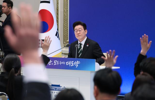 이 대통령, '양도세 중과 부활' 반발에 