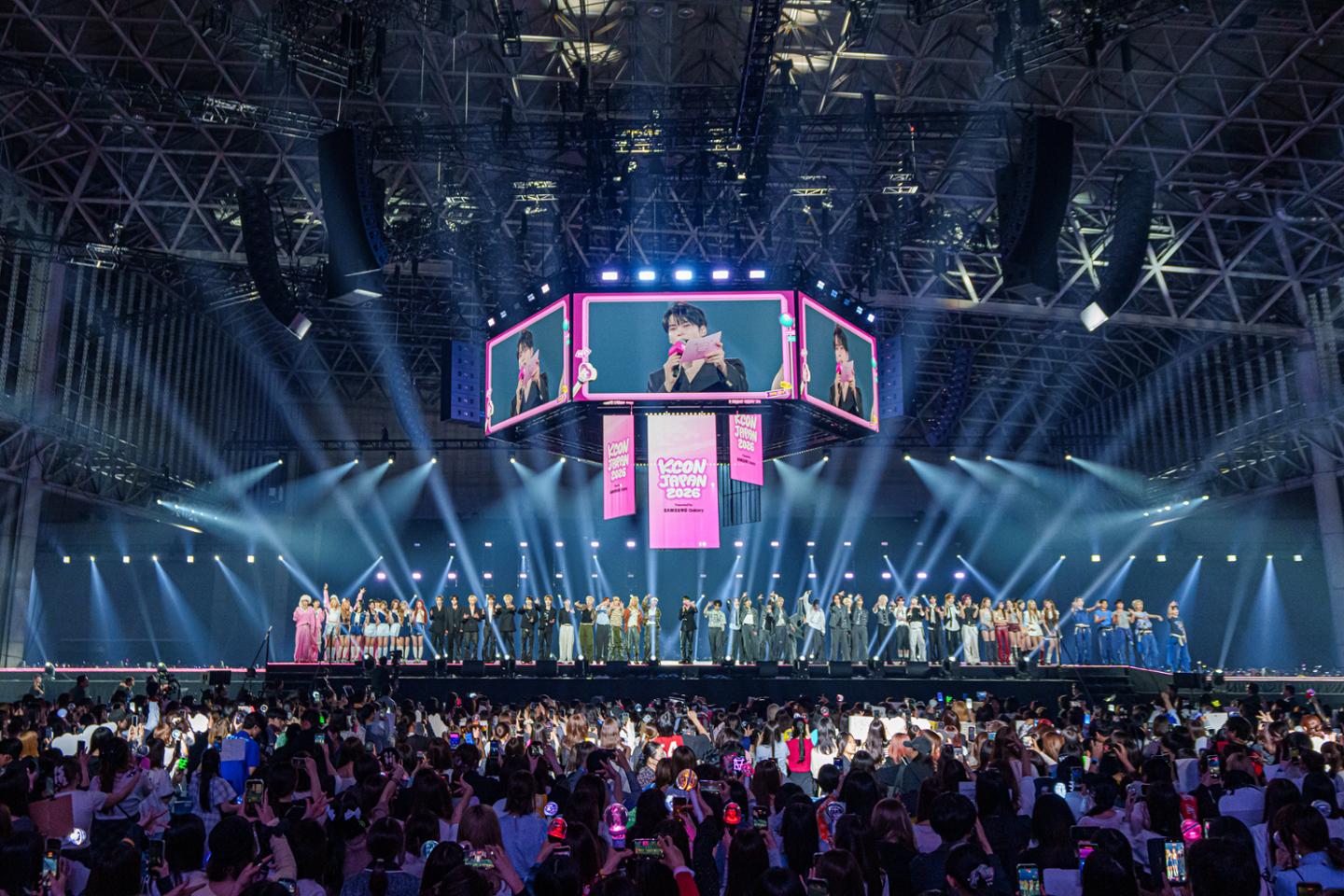 TWICE electrifies KCON