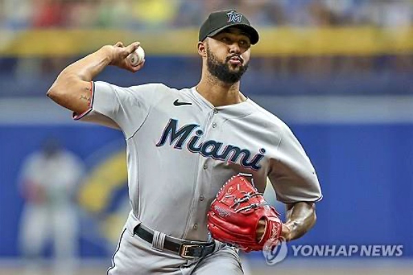 '마이애미 마운드의 구심점' 샌디 알칸타라, 팔꿈치 수술…2024시즌 아웃