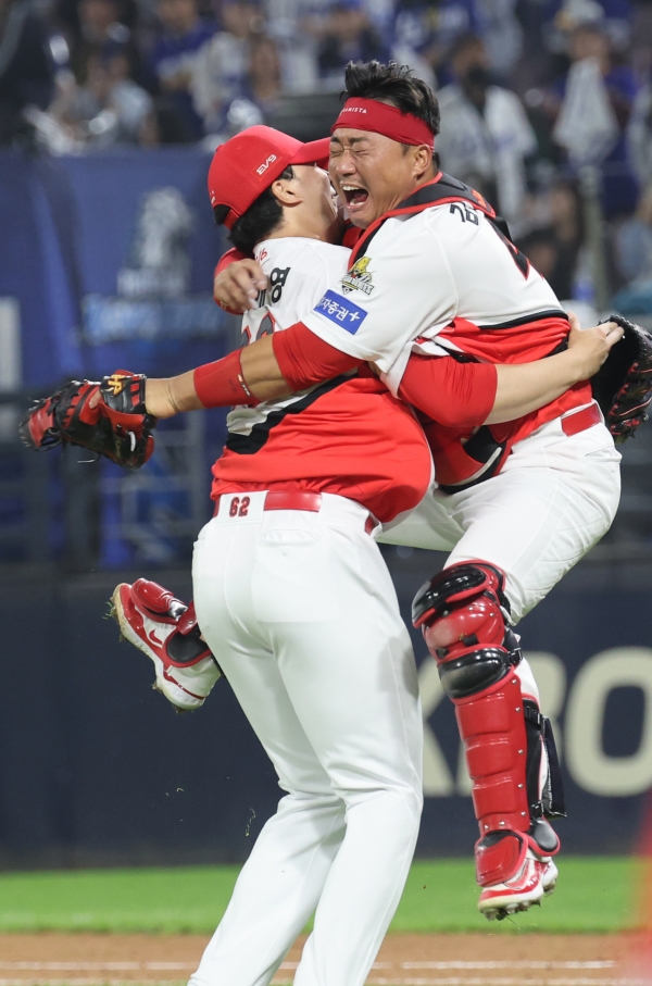최강 KIA 짜릿한 뒤집기로 시리즈 4승 1패로 끝내...V12 금자탑