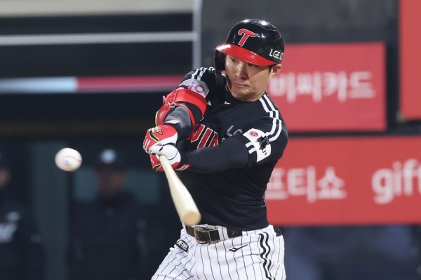 '후반기 13승 2패' LG, 삼성에 6-3 강우 콜드게임승...선두 한화와 승차 지워