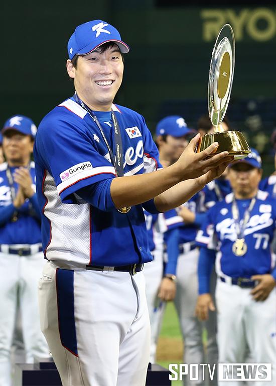 [포토S] 김현수 프리미어12, 첫 MVP