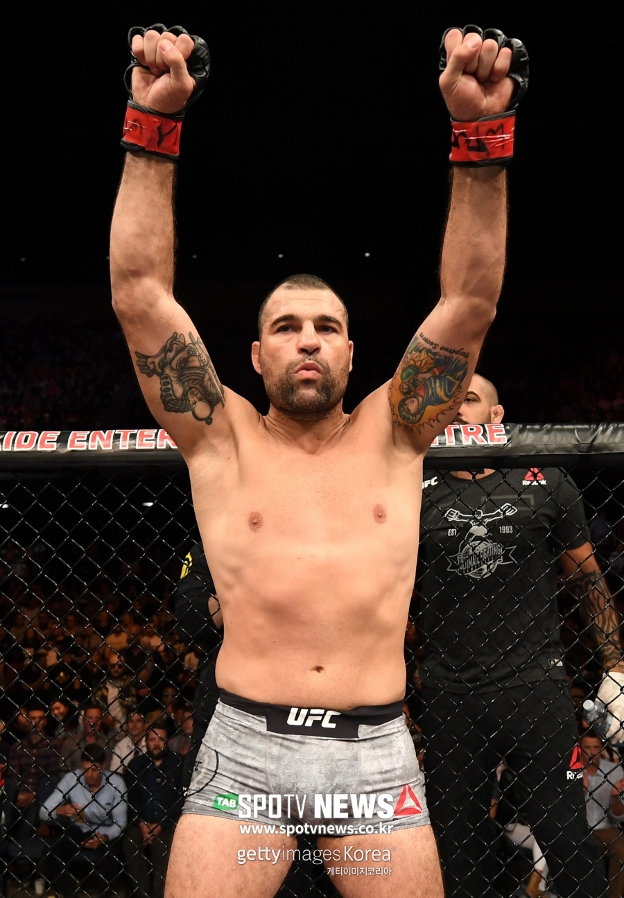 [UFC] 1R 열세 딛고…대역전승 거둔 집념의 쇼군