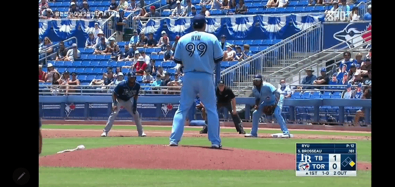류현진, MLB 현역 최고 도루 억제 투수 증명…ML 통산 5차례 ‘픽오프’ 명장면